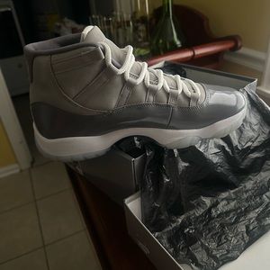 VNDS Men’s Jordan cool grey 11’s men’s size 10
